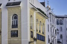 Image du Maroc Professionnelle de  L’architecture du début du XXème siècle sur le boulevard Mohamed V, l'un des plus anciens de "Casablanca". De nombreux architectes internationaux, et surtout des français, qui se sont inspirés des courants des Art Nouveau en vogue en Europe et particulièrement des Art Déco en y ajoutant des caractéristiques locales tel que, stucs, sculptures ou de zelliges, visible sur les façades des immeubles construits pour les colons à Casablanca. Le fameux bâtiment de " Maroc-Soir "  Art nouveau style « Néo-Mauresque » une œuvre de l'architecte français Marius Boyer, , Dimanche 11 Janvier 2009. (Photo / Abdeljalil Bounhar) 